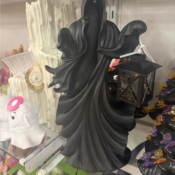 Black Hooded Figure Halloween light up with Lantern Decor - Picture 13 of 14